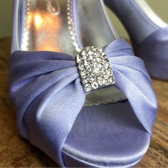 Michelangelo Diana Lavender Satin High Heels Rhinestone Embellishment Sz 7.5 M - Picture 2 of 13